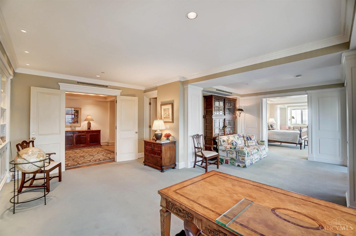 1201 Edgecliff Place 1210