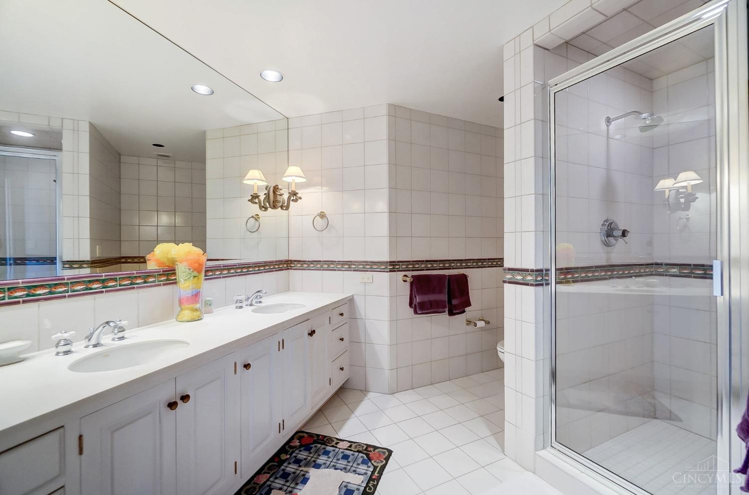 1201 Edgecliff Place 1210