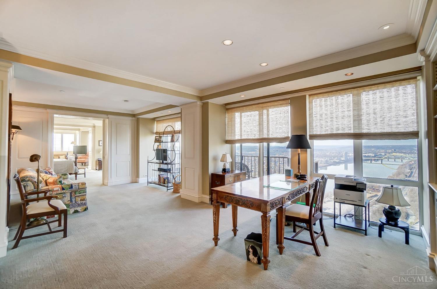 1201 Edgecliff Place 1210