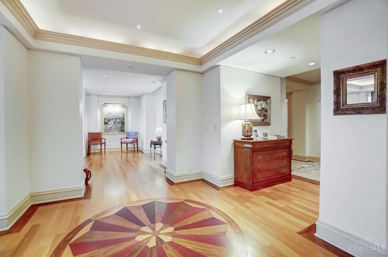 1201 Edgecliff Place 1210