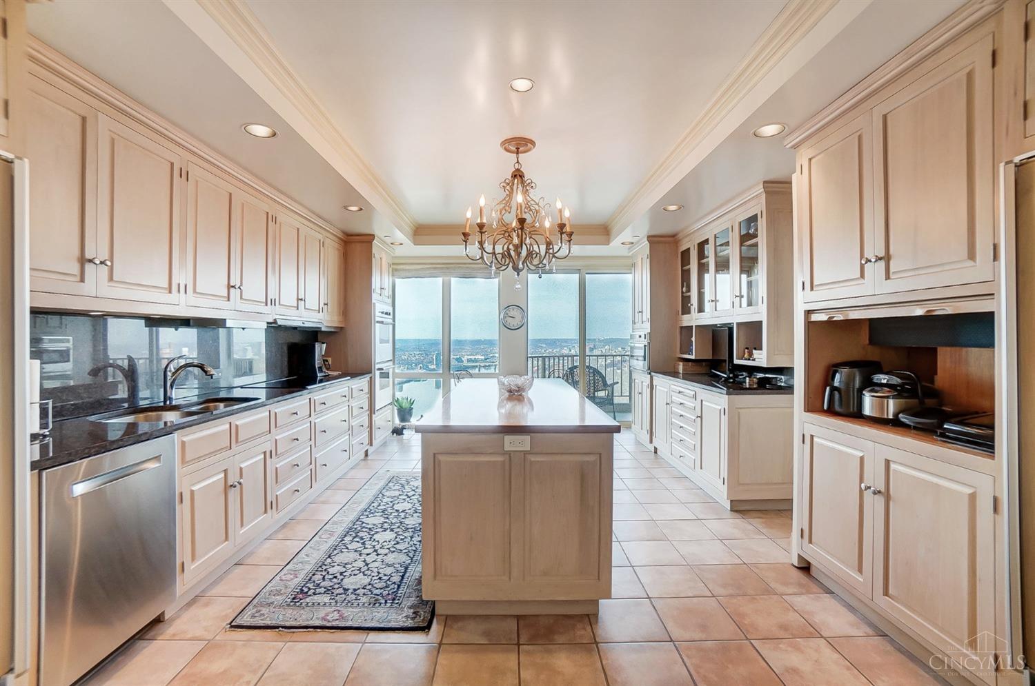 1201 Edgecliff Place 1210