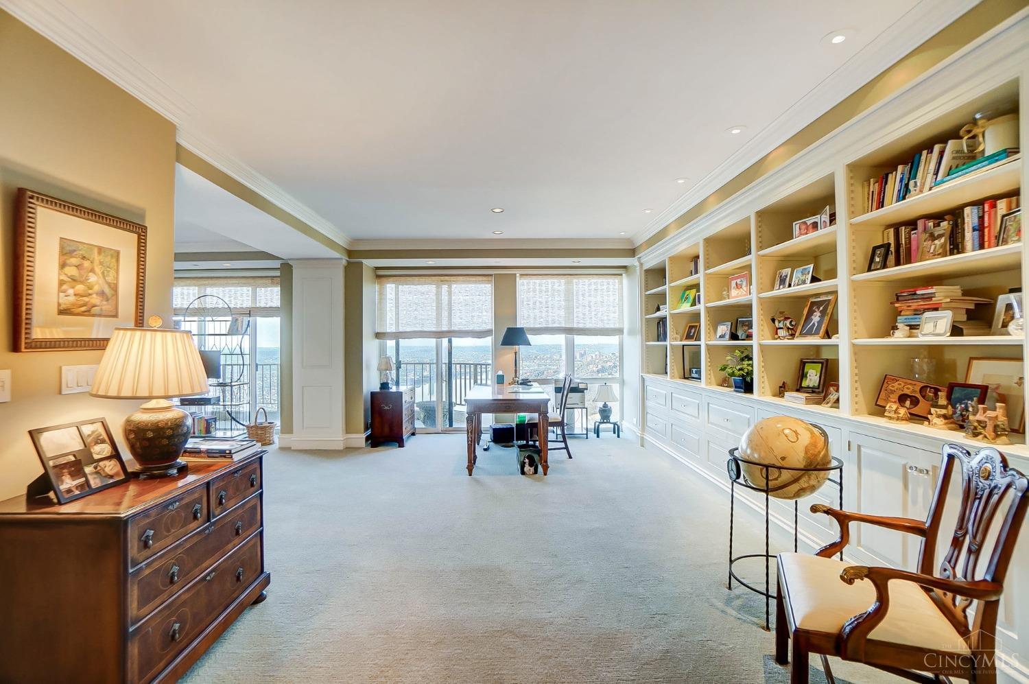 1201 Edgecliff Place 1210