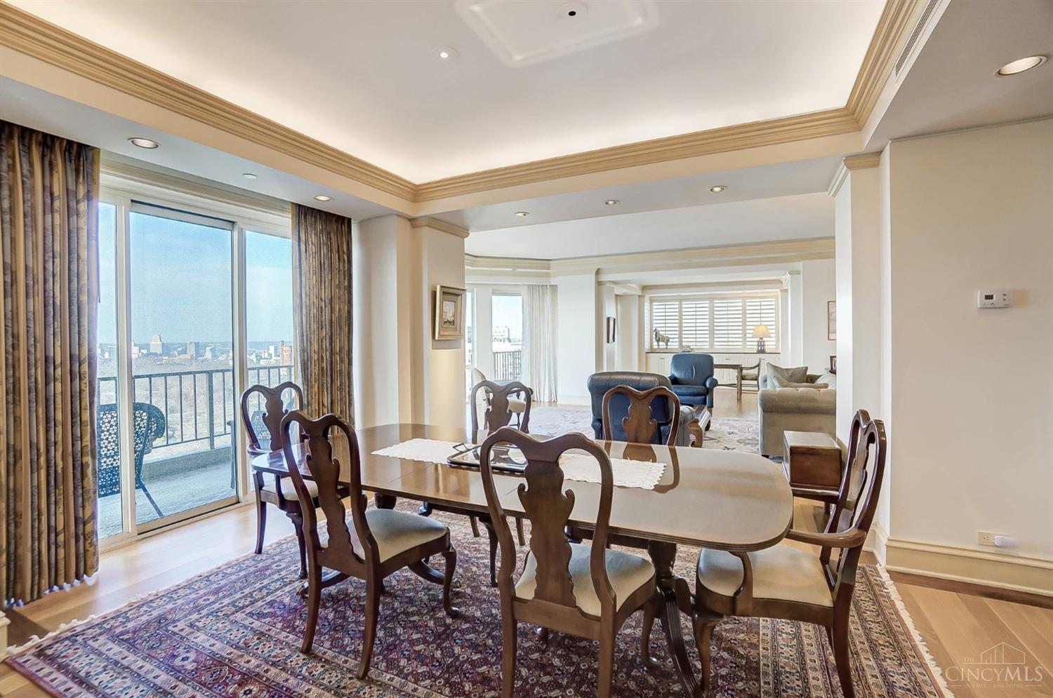 1201 Edgecliff Place 1210