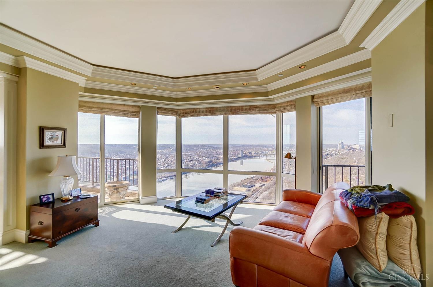 1201 Edgecliff Place 1210