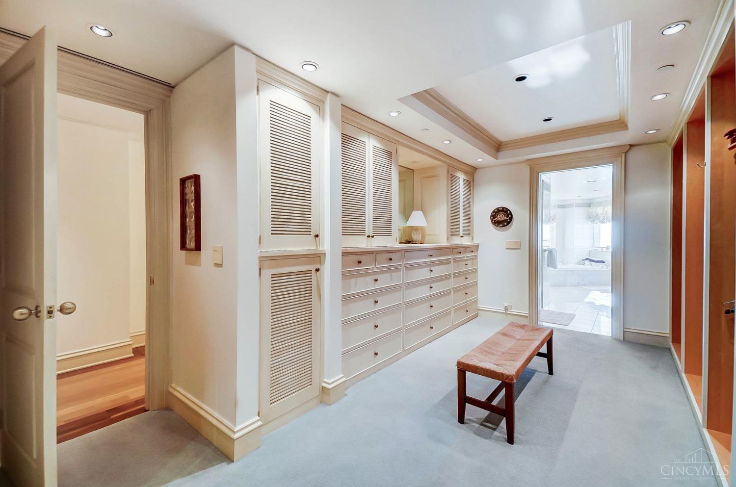1201 Edgecliff Place 1210