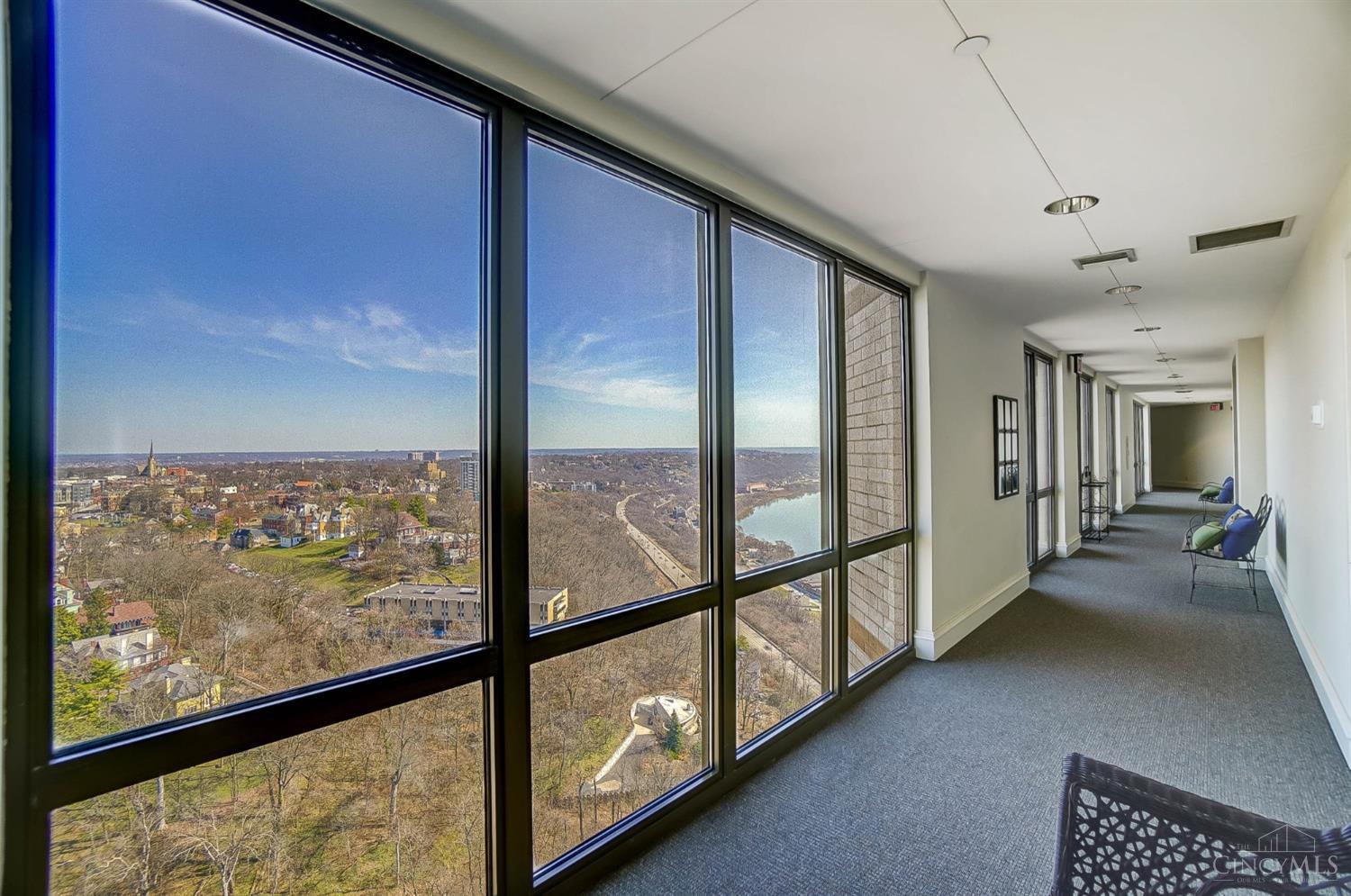 1201 Edgecliff Place 1210