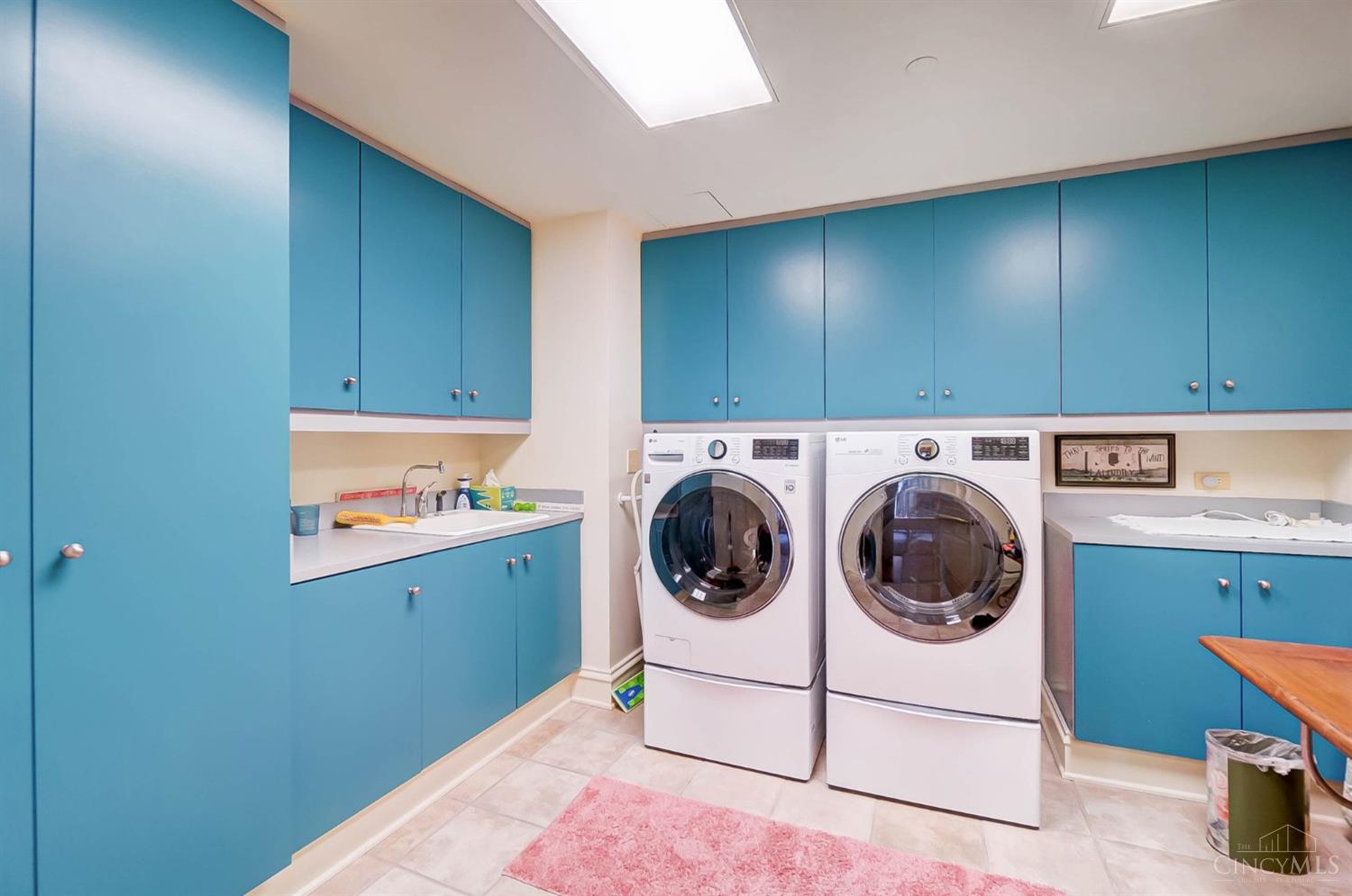 1201 Edgecliff Place 1210