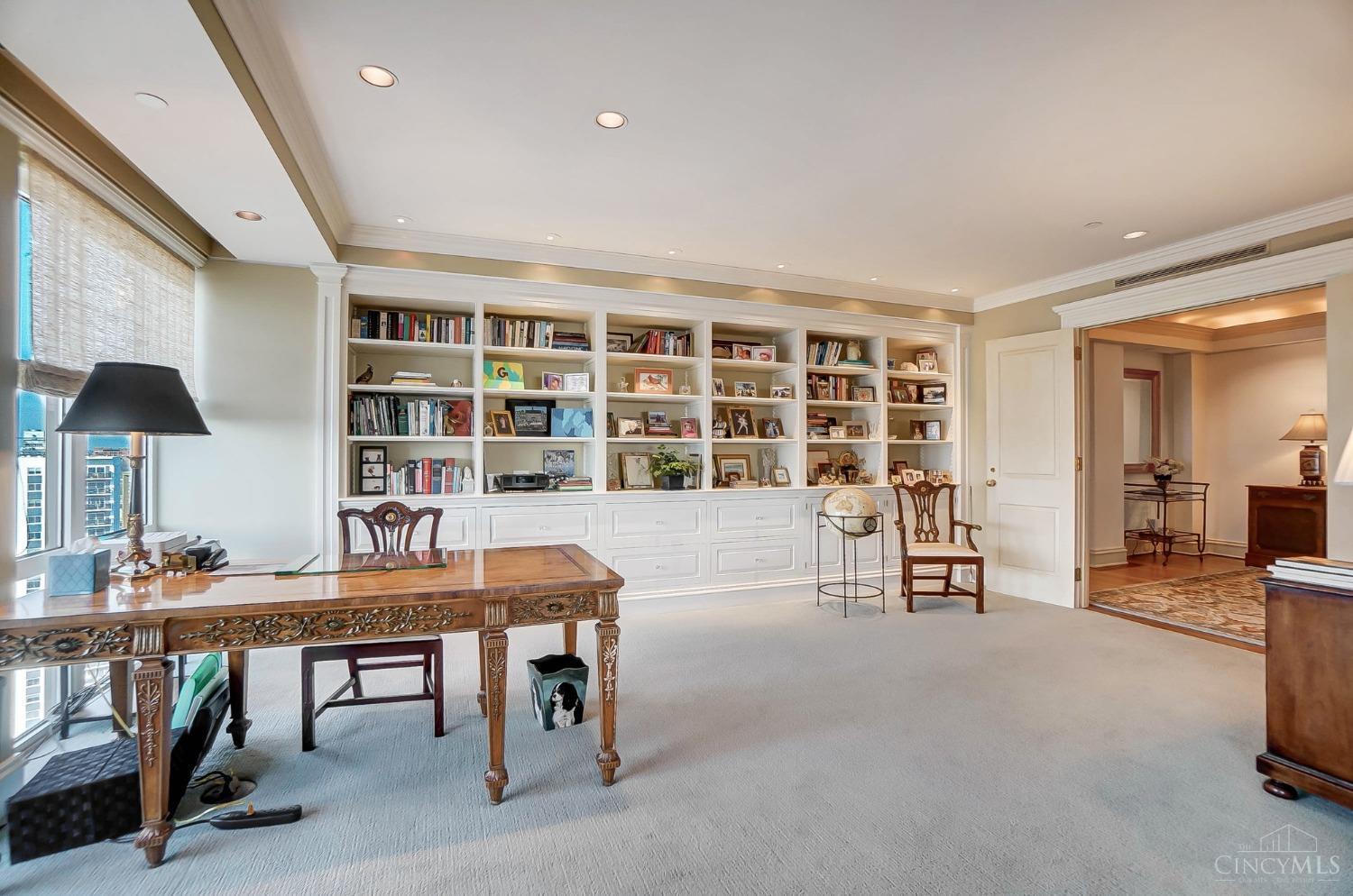 1201 Edgecliff Place 1210