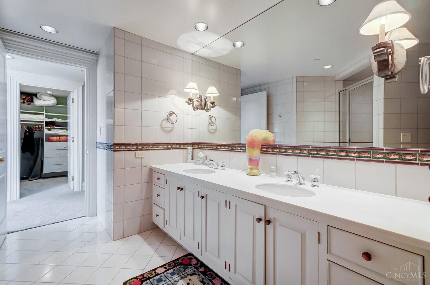 1201 Edgecliff Place 1210