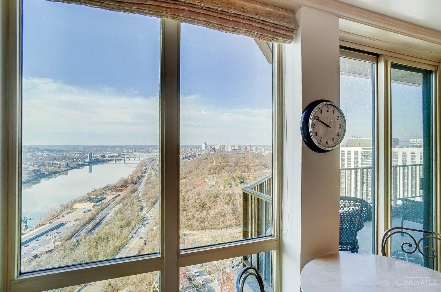 1201 Edgecliff Place 1210