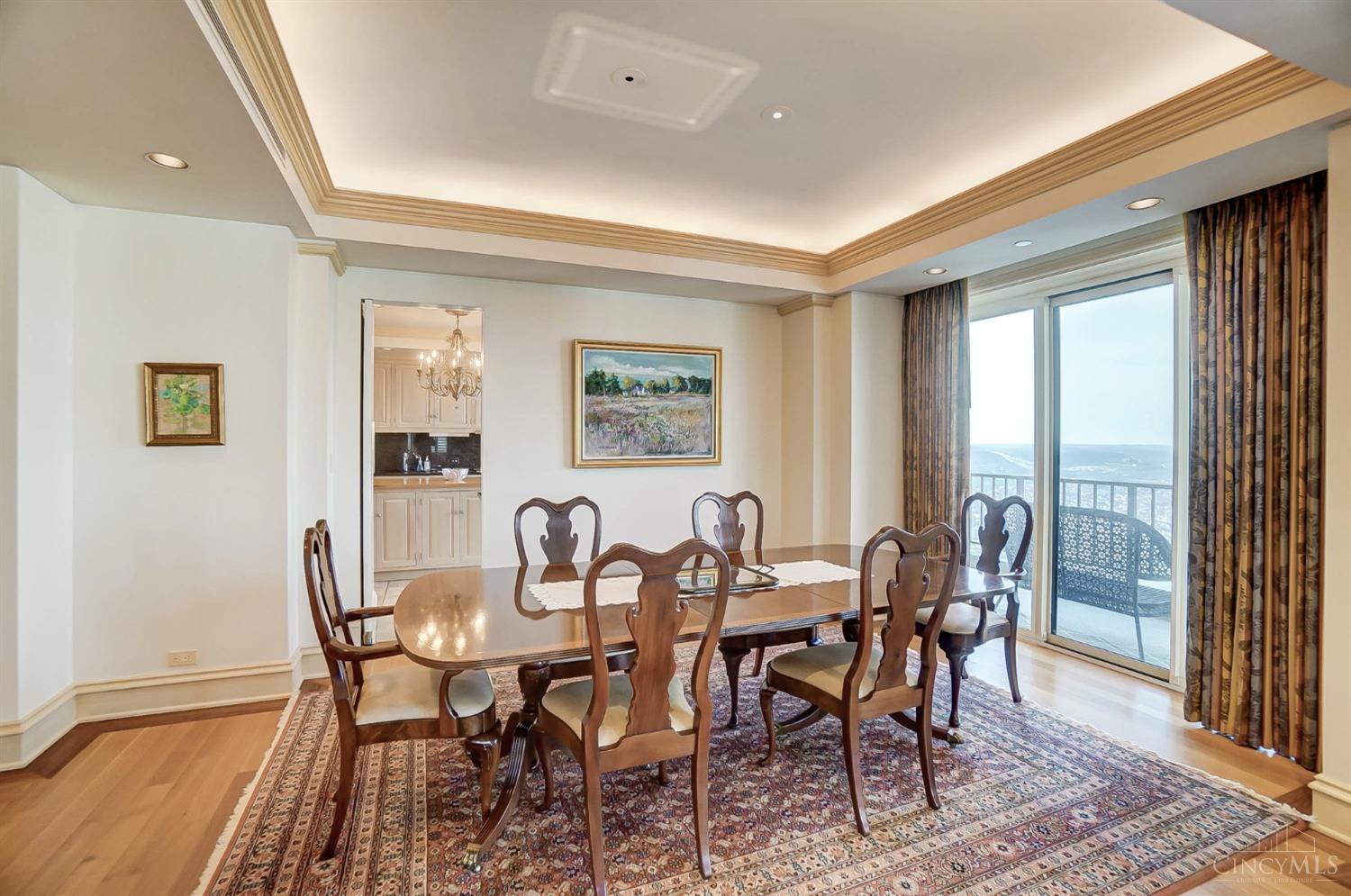1201 Edgecliff Place 1210