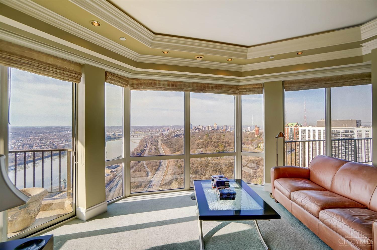 1201 Edgecliff Place 1210