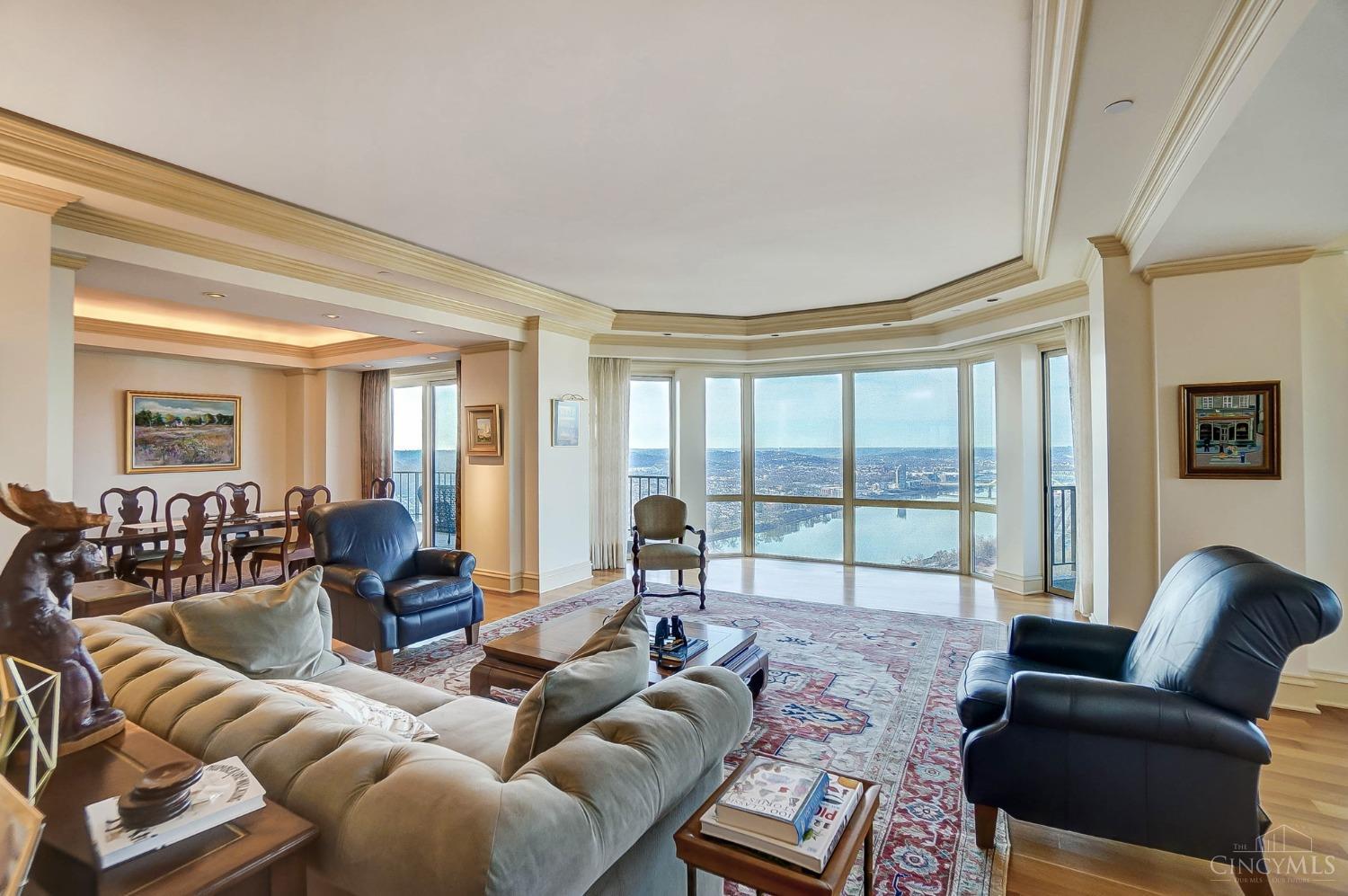 1201 Edgecliff Place 1210