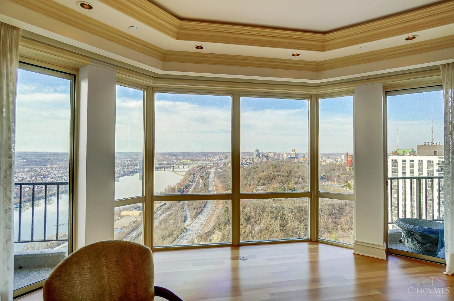 1201 Edgecliff Place 1210