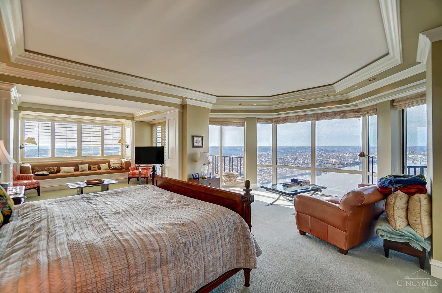 1201 Edgecliff Place 1210