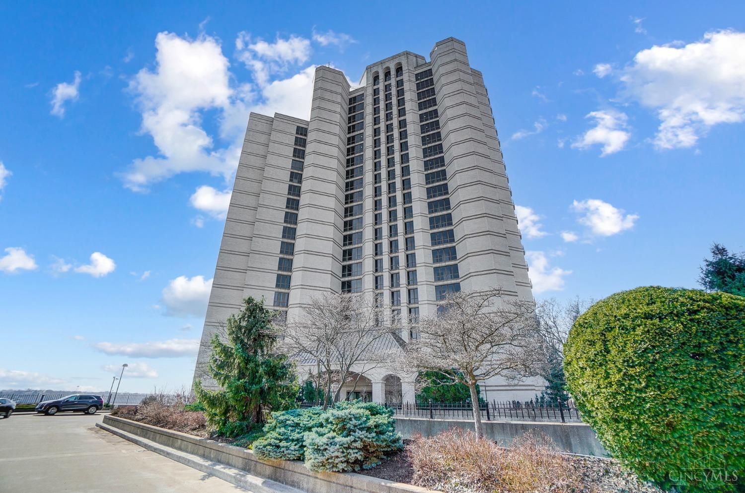 1201 Edgecliff Place 1210