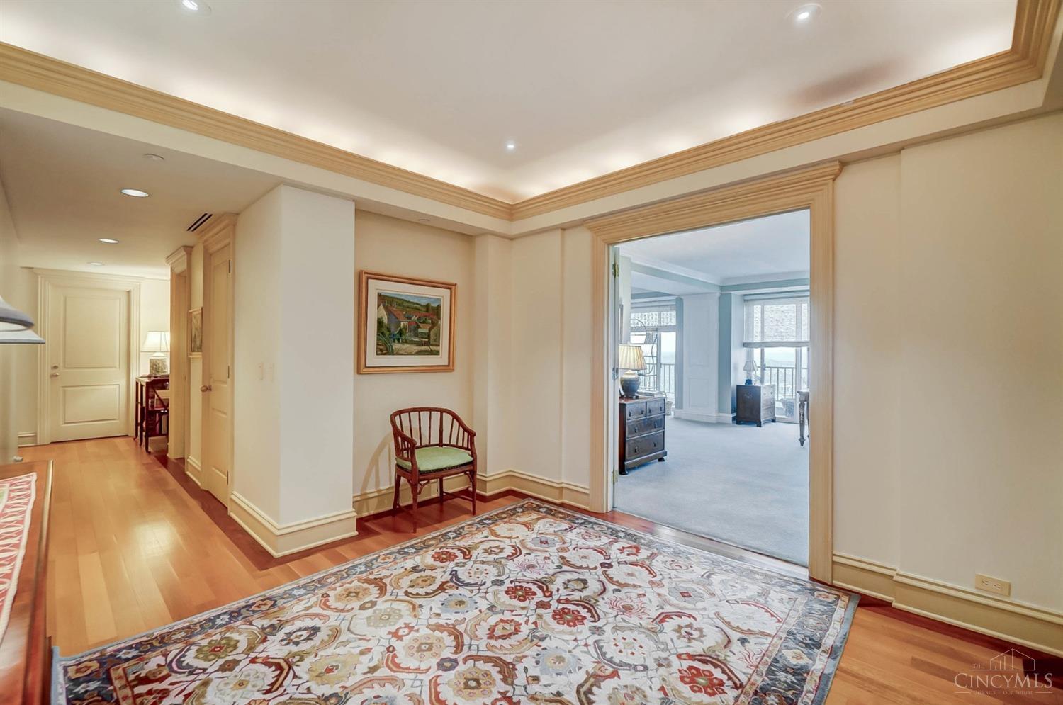 1201 Edgecliff Place 1210