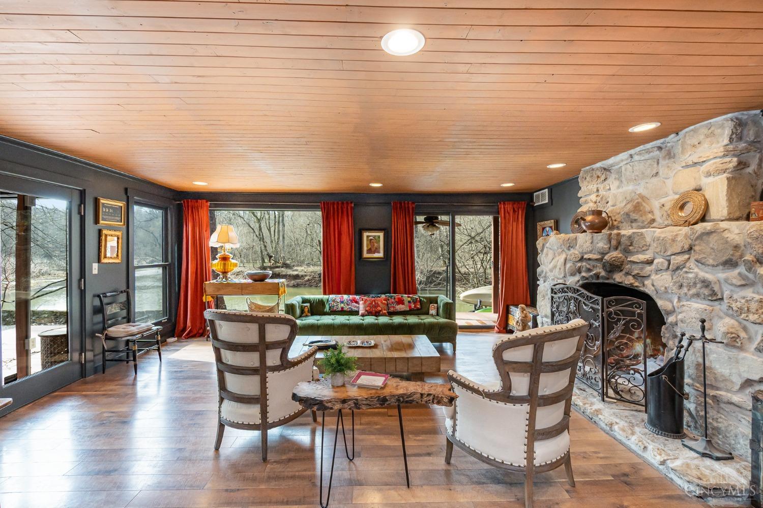 1284 E County Road 200 N
