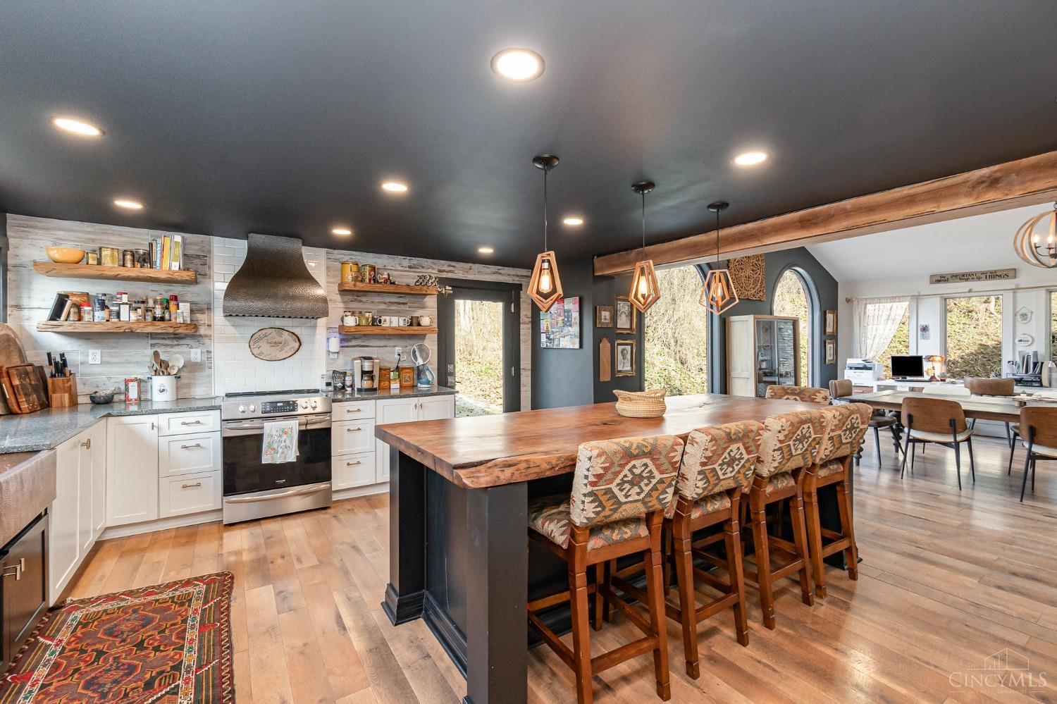 1284 E County Road 200 N