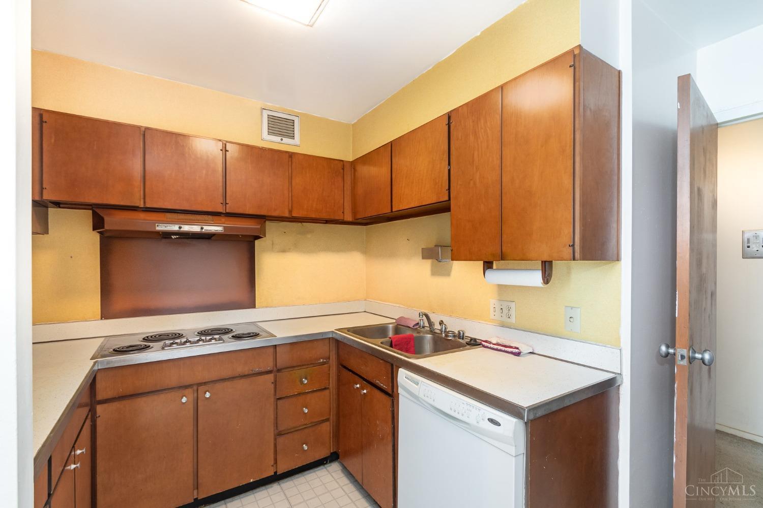810 Matson Place 703