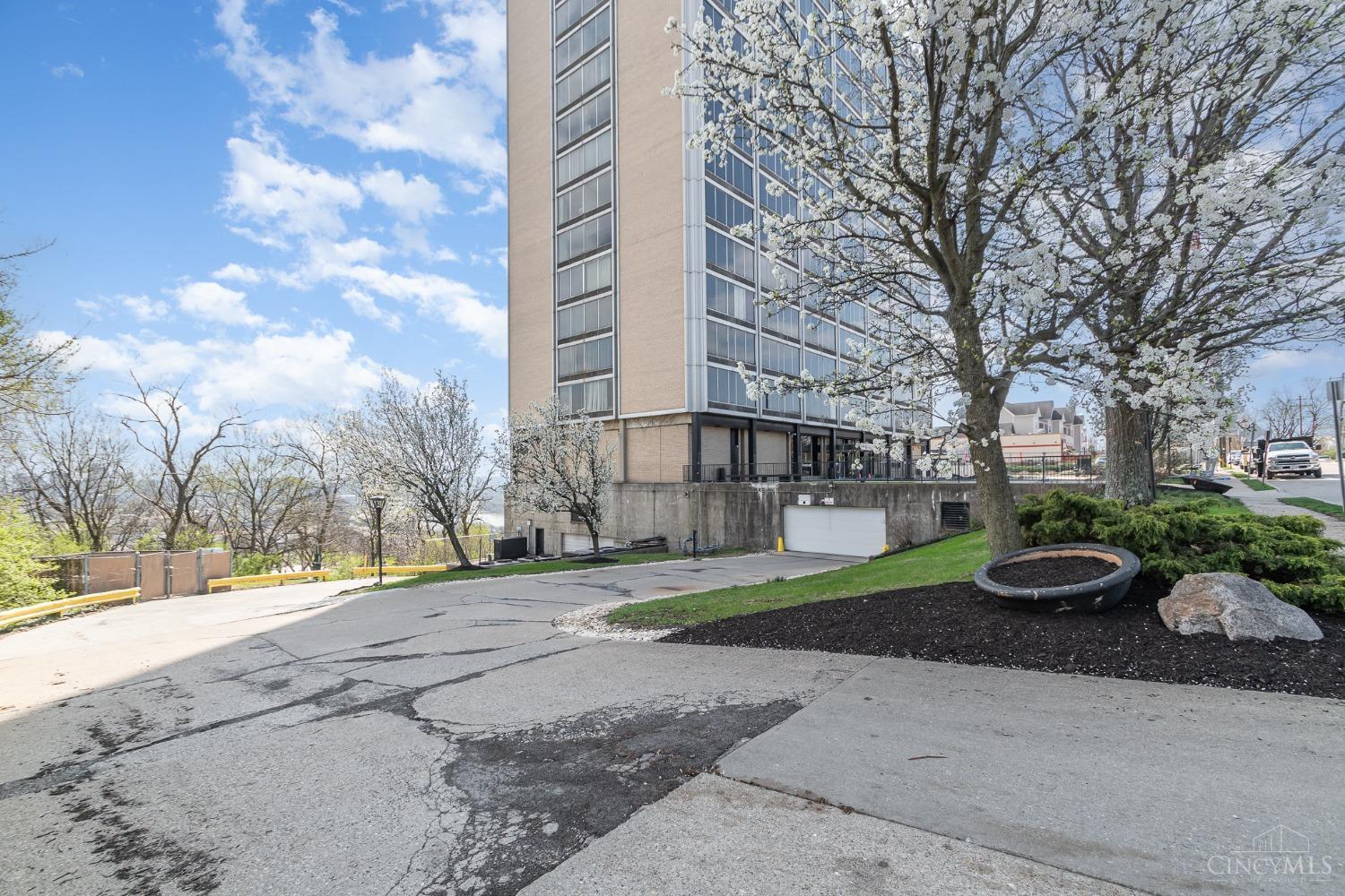 810 Matson Place 703