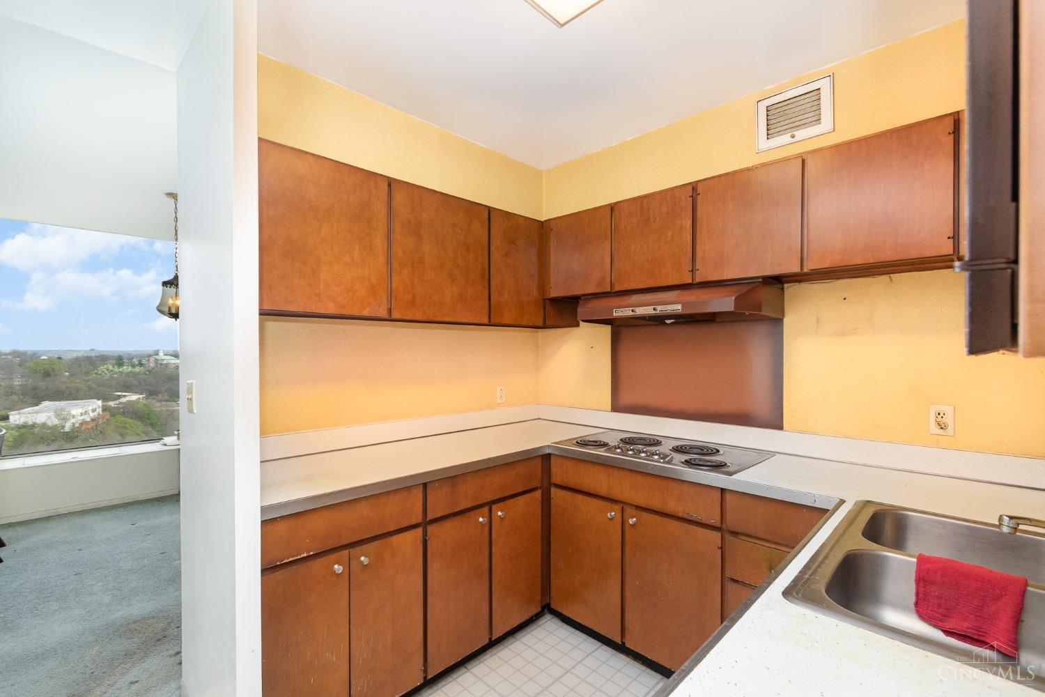 810 Matson Place 703