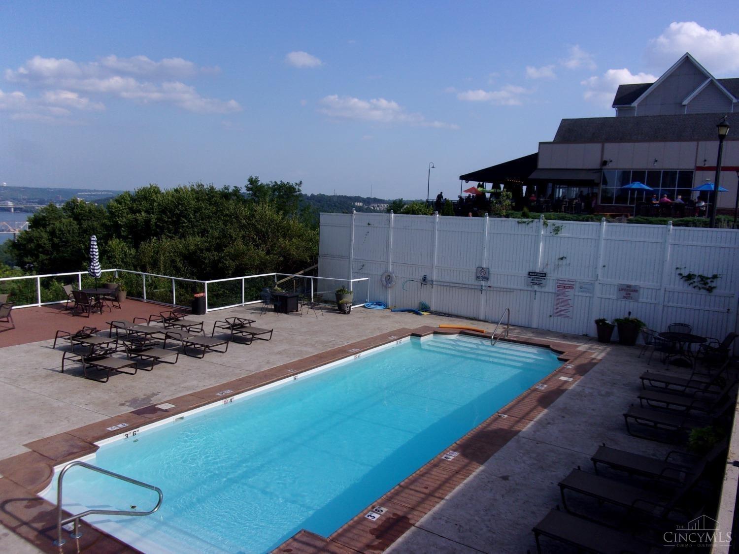810 Matson Place 703