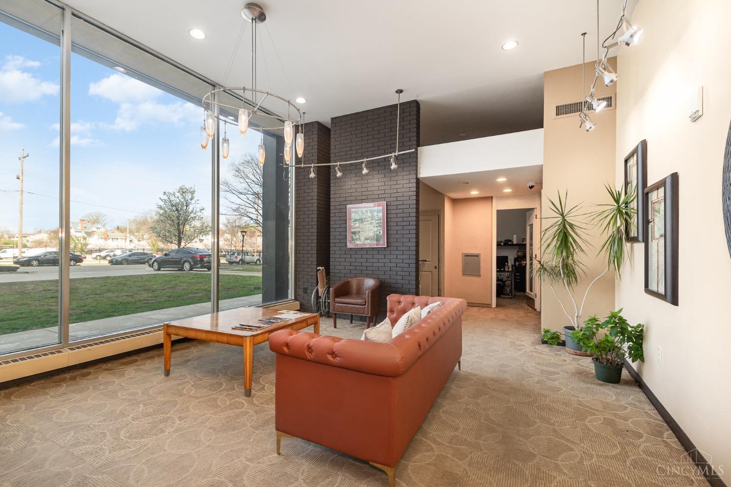 810 Matson Place 703