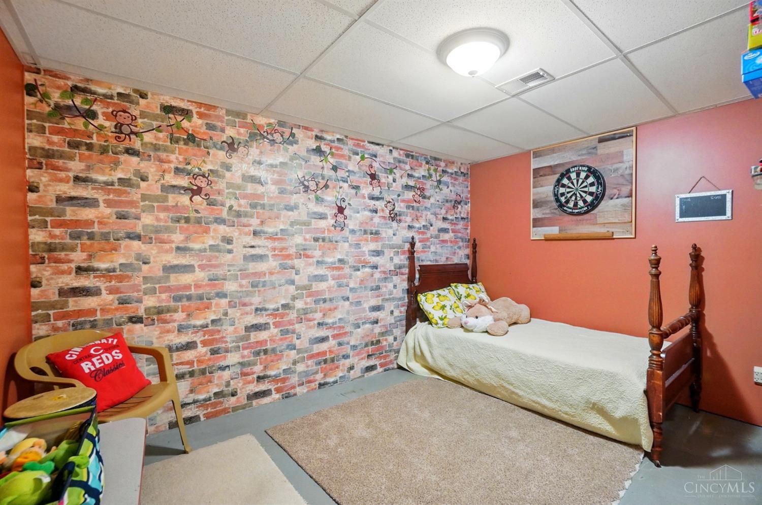 5758 St James Place