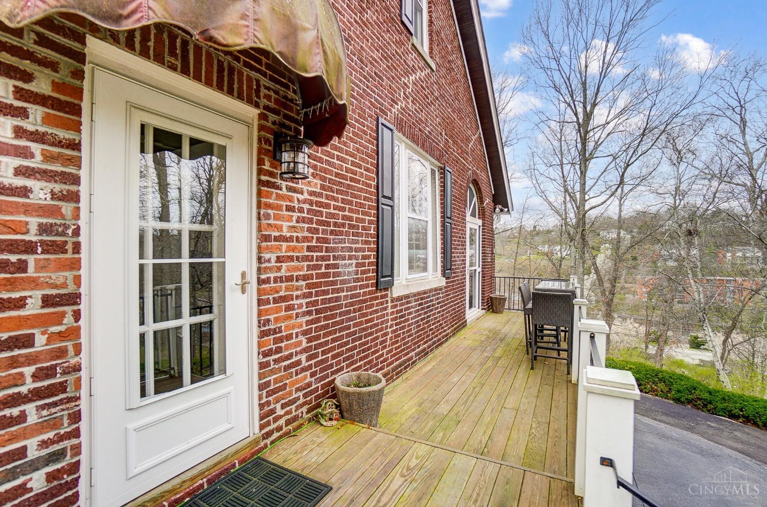 3538 Grandin Road