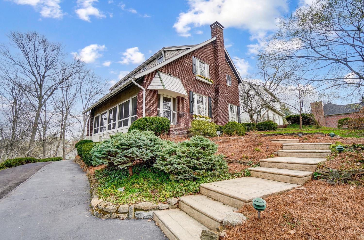 3538 Grandin Road