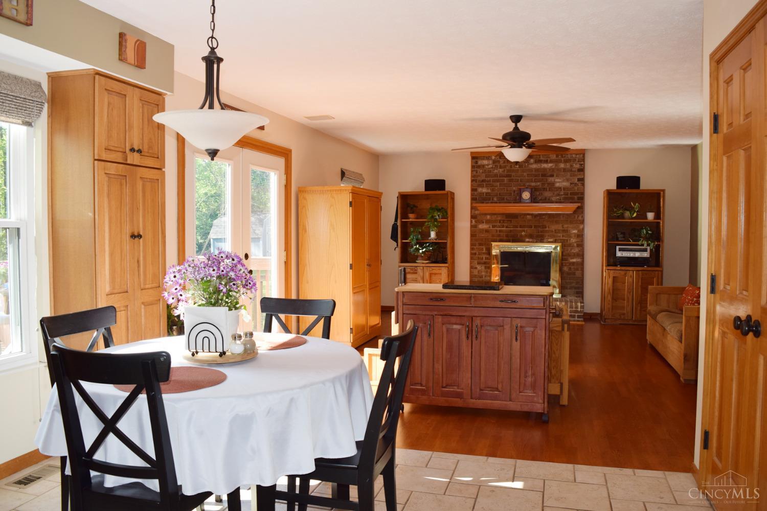5433 Cecilia Court