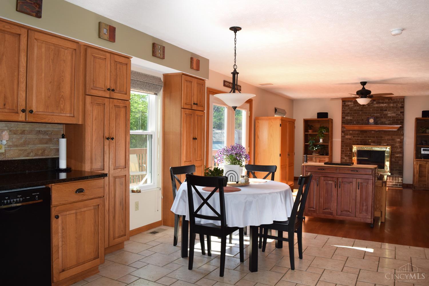 5433 Cecilia Court