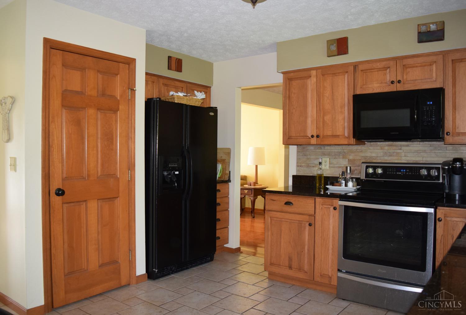 5433 Cecilia Court