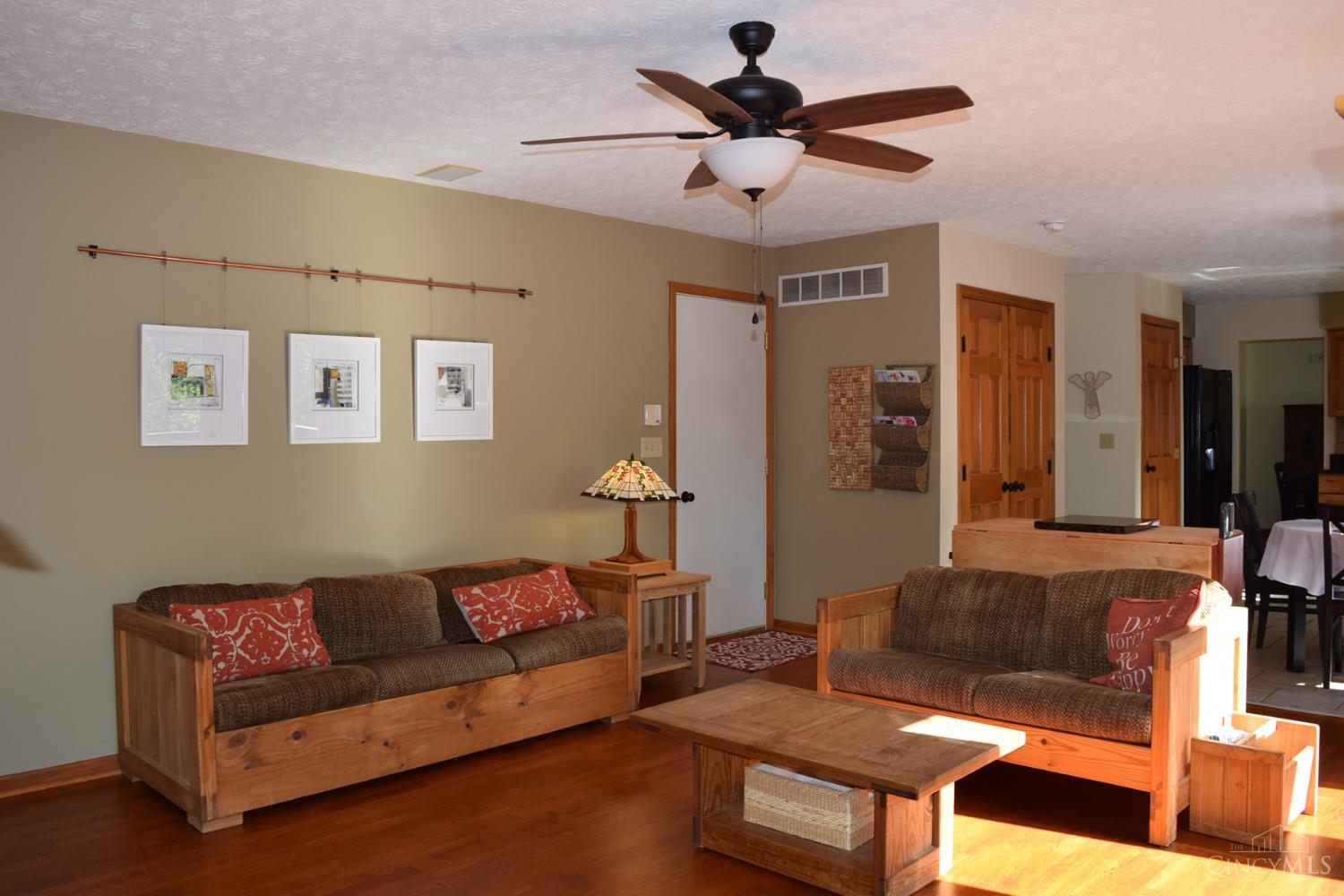 5433 Cecilia Court