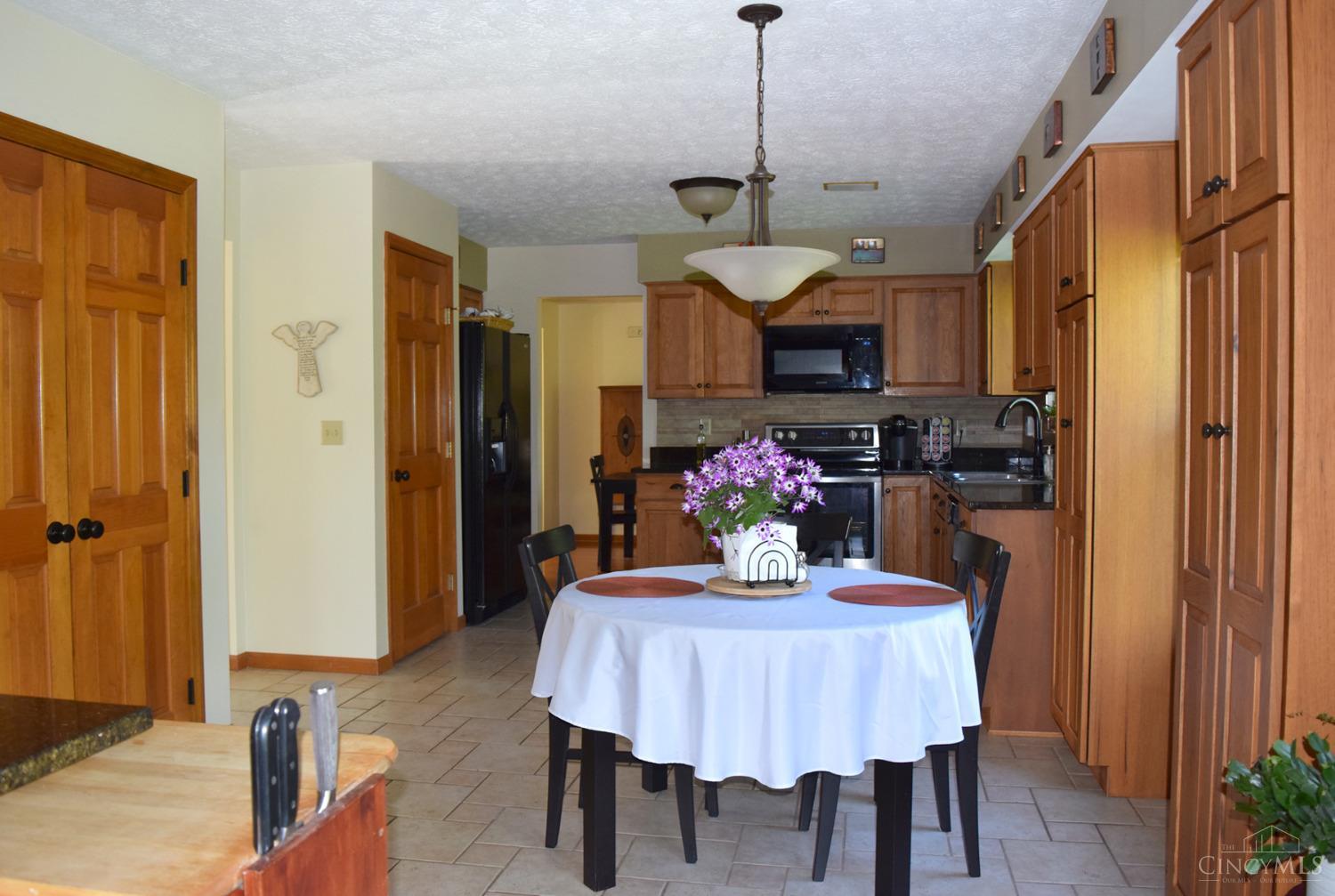 5433 Cecilia Court