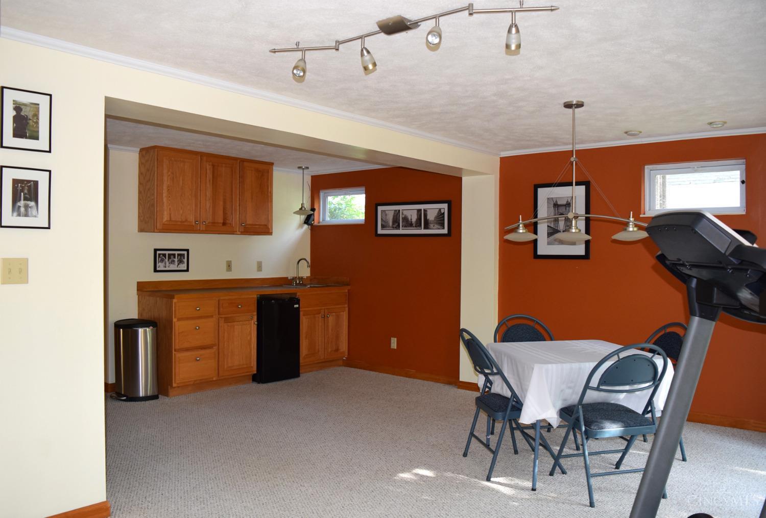 5433 Cecilia Court