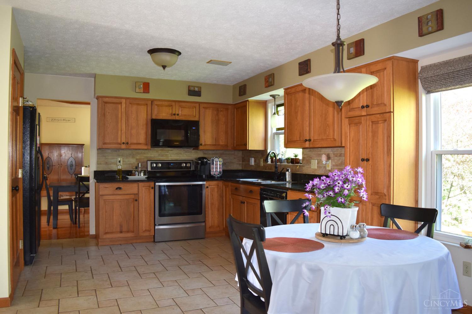 5433 Cecilia Court