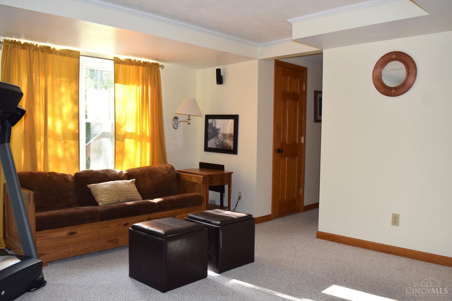 5433 Cecilia Court