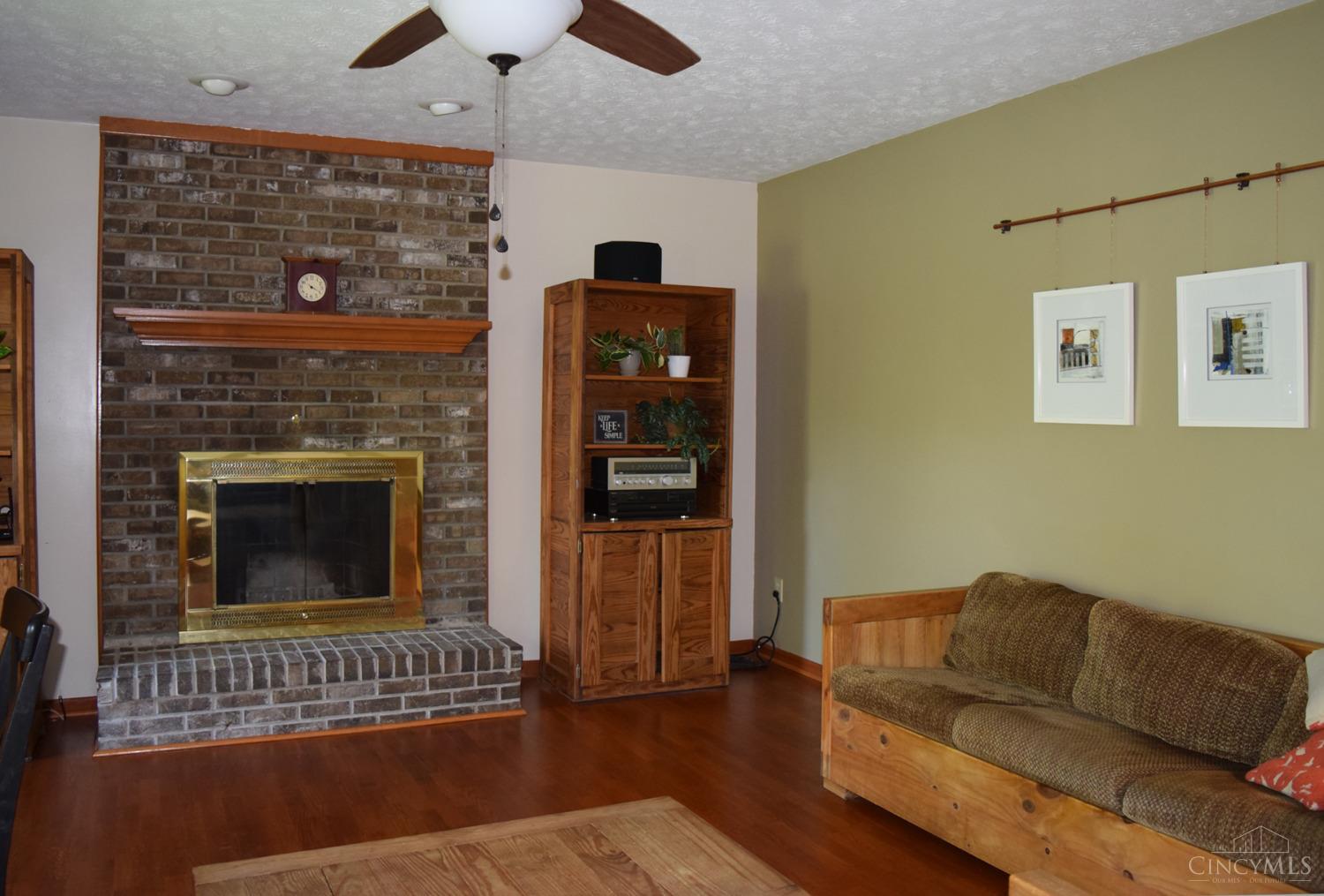 5433 Cecilia Court