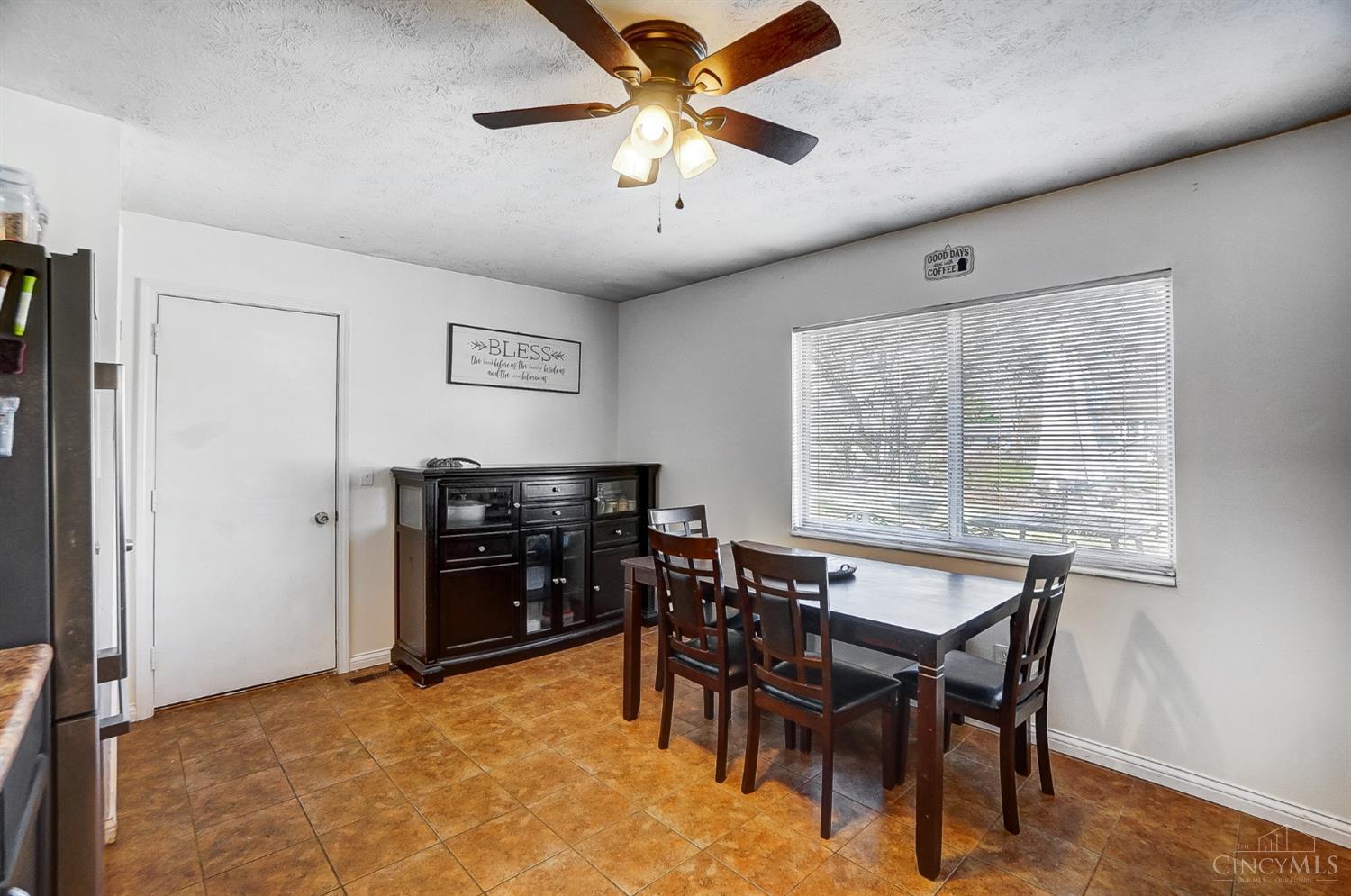 1512 Rolling Knoll Drive
