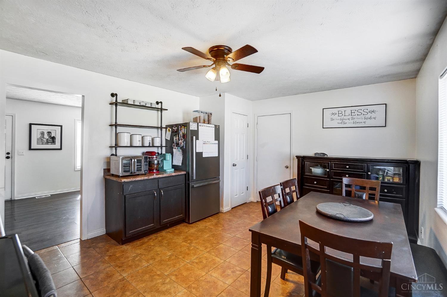 1512 Rolling Knoll Drive