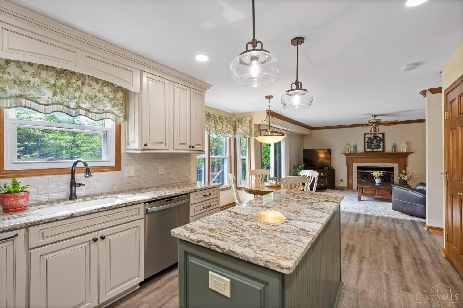 871 Surrey Trail