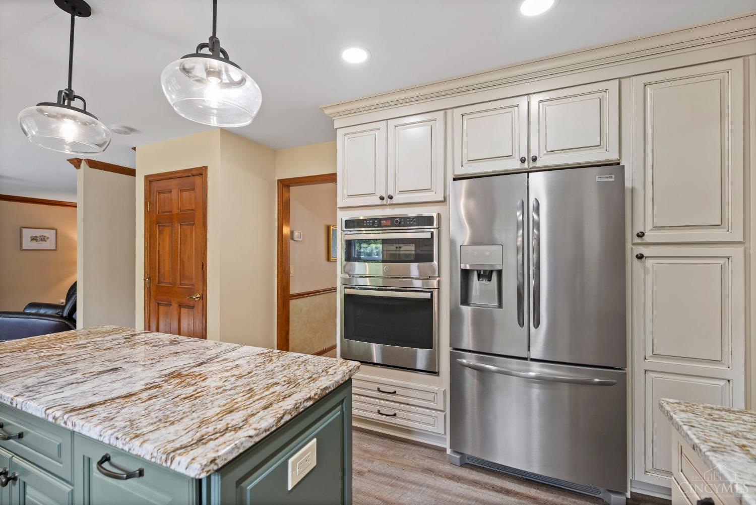 871 Surrey Trail