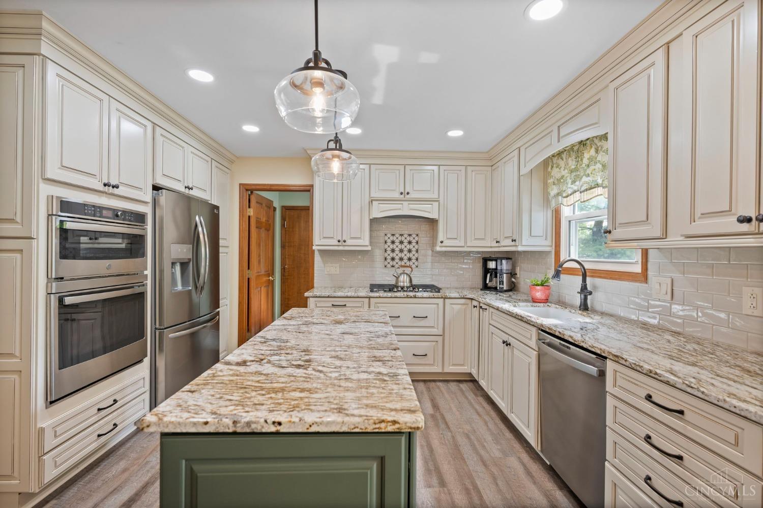 871 Surrey Trail