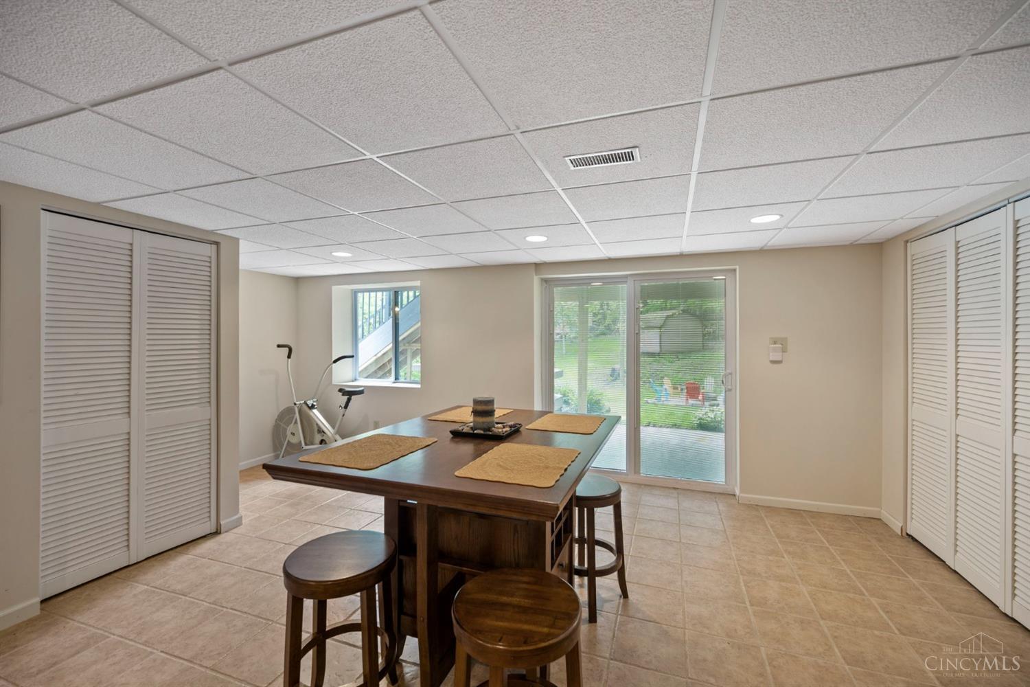 871 Surrey Trail