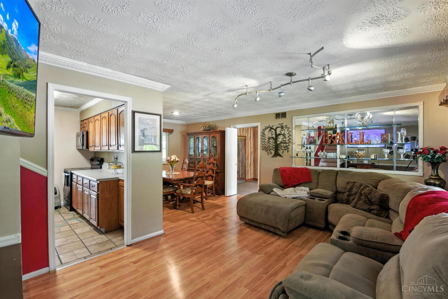 1901 Leway Drive