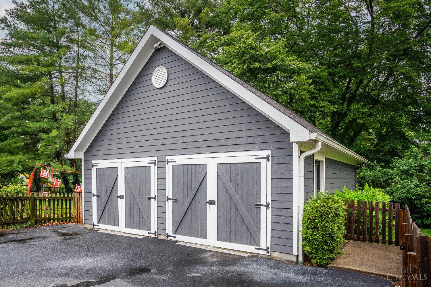8 Denison Lane