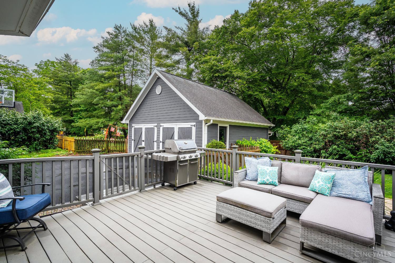 8 Denison Lane