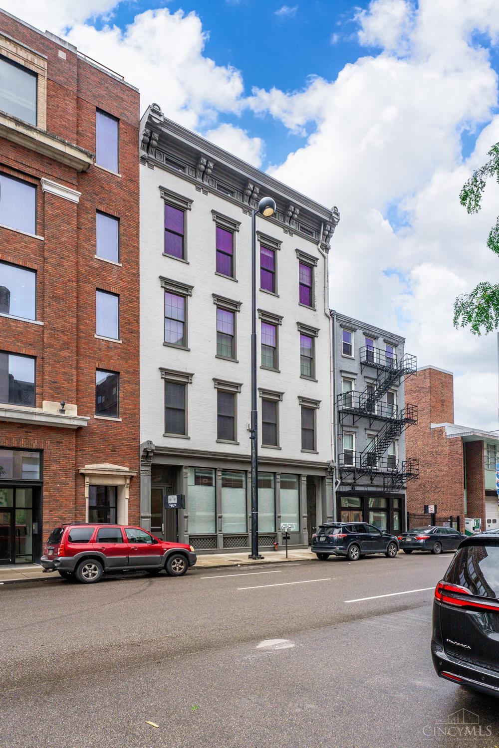 813 Broadway Avenue 203
